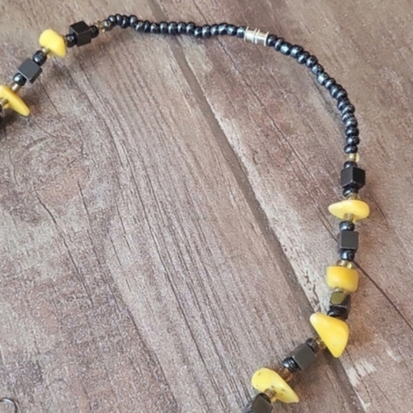 Vintage Yellow & Gunmetal Gray Beaded Necklace & Earrings Set - Picture 4 of 6